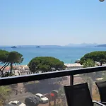 Center Bay T4 Διαμέρισμα *