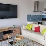 Center Bay T4 Διαμέρισμα *