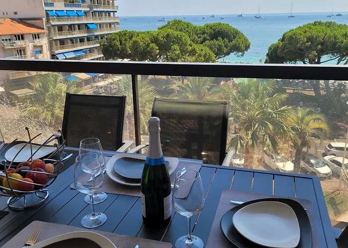 Center Bay T4 * Antibes