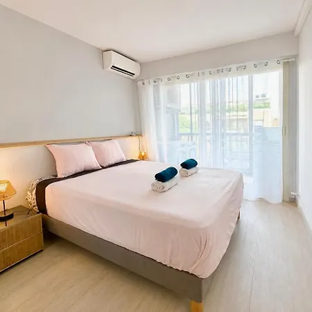 Center Bay T4 *