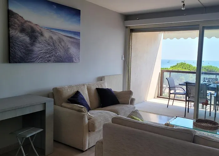 Center Bay T4 * Antibes